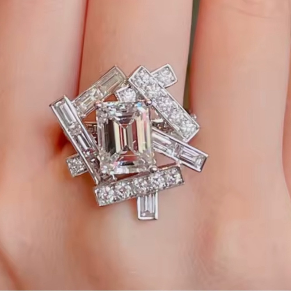 Elegant Silver Crystal Ring